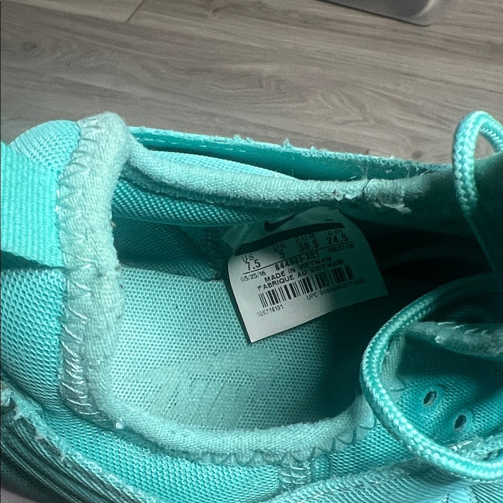 Nike Women's Teal Sneakers - Picture 9 of 11